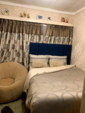 De Gold Nest-opposite USA Embassy (entire condo)